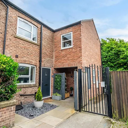 The Ebor House - With Hot Tub York