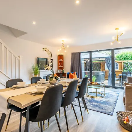 The Ebor House - With Hot Tub Holiday home