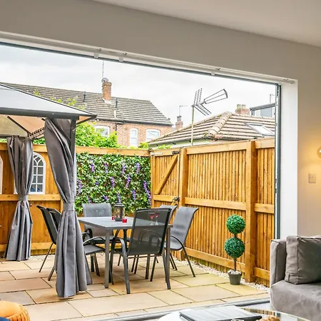 The Ebor House - With Hot Tub Holiday home York