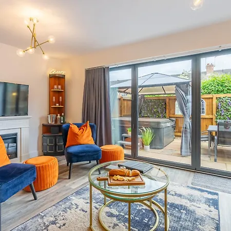 The Ebor House - With Hot Tub