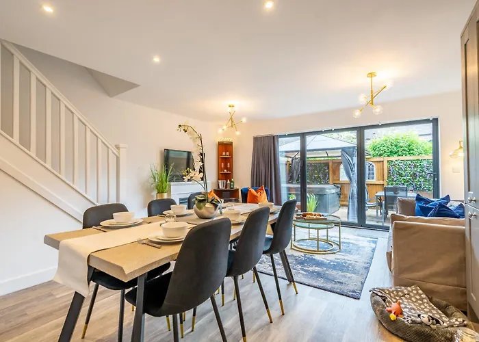 The Ebor House - With Hot Tub Holiday home