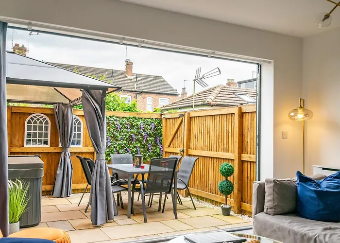 The Ebor House - With Hot Tub Holiday home York