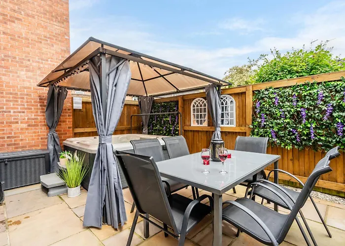 The Ebor House - With Hot Tub Holiday home